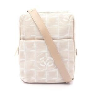 CHANEL Cream Leather Shoulder Bag